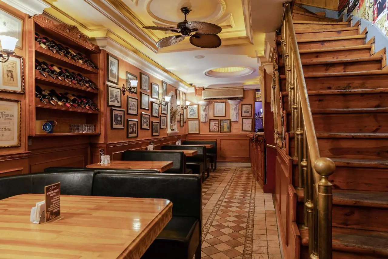 Sanat Hostel Taksim Istambul